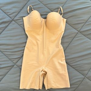 NWOT SKIMS Mid-Thigh Bodysuit Shapewear